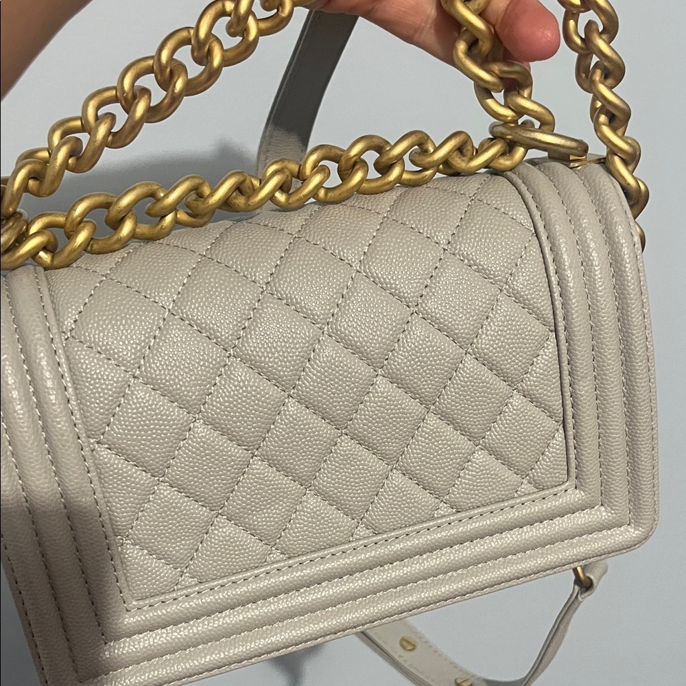 CHANEL Beige Quilted Crossbody Bag with Gold Chain - Picture 8 of 16